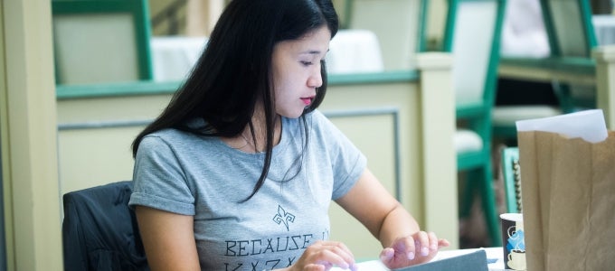 girl loking at computer screen